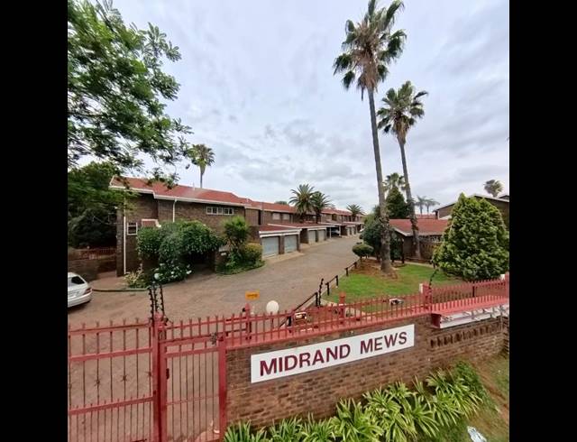 3 BEDROOM TOWNHOUSE FOR SALE IN CLAYVILLE EAST